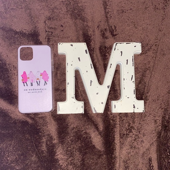 M” wall decor - Picture 3 of 3